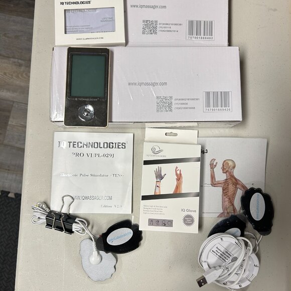 iQ Massager Digital Therapy Machine Includes Slippers, Glove, Pads Cables & More - Picture 2 of 9